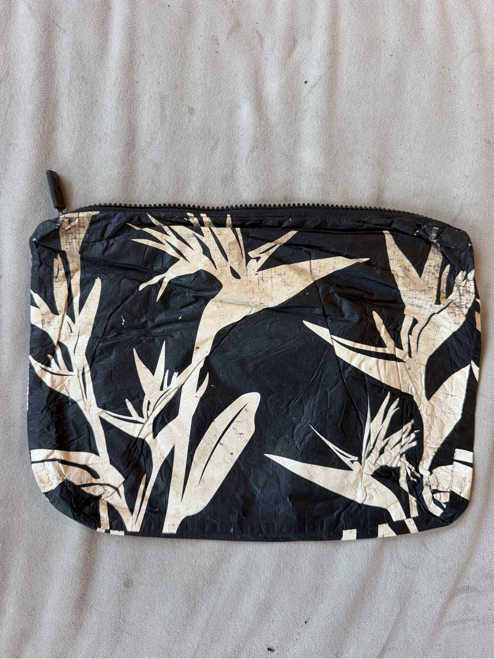 ALOHA Collection Black and White Tropical Print Zip Clutch